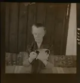 2380 Nilsson Fröken, Majvägen 7, Bromma Handarbete-korgflätning-tagn. Svensk Hemslöjd; vid Spinnrocken Jan. 57