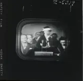 2409 Television Tak för TV; Sändning; Från utsändn. T-V-Studion + KWG på TV . Fotograf K W Gullers i TV-studio vid inspelning av fotografi-kurs.  