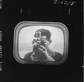 2413 Television Tak för TV; Sändning; Från utsändn. T-V-Studion + KWG på TV . Fotograf K W Gullers i TV-studio vid inspelning av fotografi-kurs.  