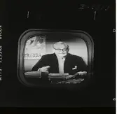 2415 Television Tak för TV; Sändning; Från utsändn. T-V-Studion + KWG på TV . Fotograf K W Gullers i TV-studio vid inspelning av fotografi-kurs.  