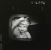 2424 Television Tak för TV; Sändning; Från utsändn. T-V-Studion + KWG på TV . Fotograf K W Gullers i TV-studio vid inspelning av fotografi-kurs.  