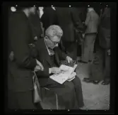 Frimärksmarknad/ Marché aux Timbres, Paris