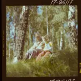 2373/51 Astra Gammal man på promenad med barn för Know How