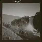 2771/16 Landskap klippor, Vinterskog