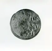 Arboga sf, Heliga Trefaldighets kyrka.
Mynt funna i solkulan i kyrkspiran 9/5 1974.