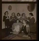 Ahlman, Ulla-Maj fröken (med arbetskamrater), 1946.