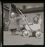 Lind, Gösta, Södertälje, med son, 1945.