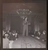 Mannekänguppvisning på Grand f. Vecko-Nytt, 1947.