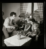 Sundström, Folke, med familj, Kumla.