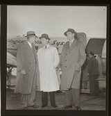 Smith, C.R. (långa) president i American overseas airlines, samt vice presidenten Harris, Harold R.