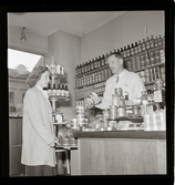 Sandberg, Petrus, handelsman (t.v. fröken Ruth Nilsson).