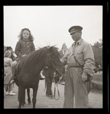 Skansen, småbarn rider på ponny, 12 juni 1944.