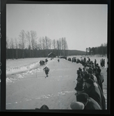 Hofors, skidtävling, varvlopp med Nisse Täpp som  segrar före Östensson, 31 december 1944.