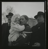 Kurrikala, Jussi, Finland, 1945 med en fisnk flykting-flicka (från loppet i Mora).