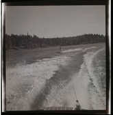 Vattenskidor, uppvisning vid Flaten, 1947.