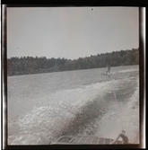 Vattenskidor, uppvisning vid Flaten, 1947.