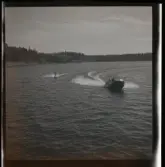 Vattenskidor, uppvisning vid Flaten, 1947.