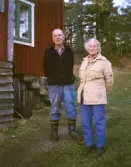 Ett par vid trappan till Tavastboda