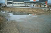 Besiktning av sluttande asfaltsyta på Aspholmens industriområde, 1990-tal