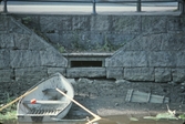 Liten roddbåt för inspektering av mur, 1990-tal