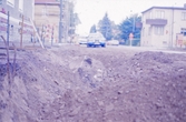 Stenbumling blottläggs vid grävarbete, 1990-tal