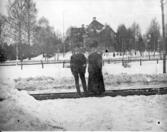 Stinsen Rylanders son på Viggbyholms järnvägsstation