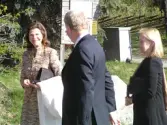 Drottning Silvia och Per Unkel vi Runrikets entré