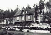 Hembygdsgårdar. Flyttning av Ingarö hembygdsmuseum vintern 1988.