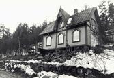Hembygdsgårdar. Flyttning av Ingarö hembygdsmuseum vintern 1988.