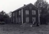 Hembygdsgårdar. Hembygdsgården i Roslags-Bro 1985.