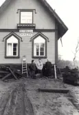 Hembygdsgårdar. Flyttning av Ingarö hembygdsmuseum vintern 1988.