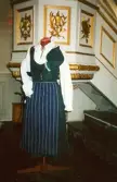 Ekerö hembygdsdräkt jubilerar 2004.