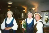 Ekerö hembygdsdräkt jubilerar 2004.