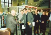 Byggnadsvårdspriset till Dieselverkstaden delas ut 2003.