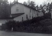 Belönad villa i Rösjöområdet, Täby. Hembygdsförbundets byggnadspris 1991.