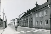 Arboga sf, kv. Jakob Petré.
Parti av Stora Nygatan från väster, 1972.