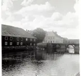 Arboga sf.
Byggnader utefter Arbogaån. 1937.