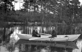 Karl och Ivar Belfrage i roddbåt