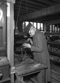 Sulningsarbete på AB J.Persson & Co skofabrik, 1942