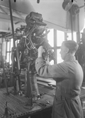 Stansmaskin på AB J.Persson & Co skofabrik, 1942