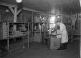 Packning inför leverans på Vennerlunds skofabrik, 1940-tal