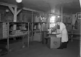 Packning inför leverans på Vennerlunds skofabrik, 1940-tal