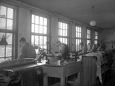 Precisionsarbete på Vennerlunds skofabrik, 1940-tal