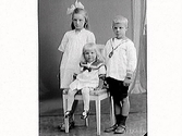 Edvin Anderssons barn. Barnporträtt, två flickor och en pojke.