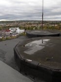 På taket av byggnad vid Soabs industrianläggning i Mölndals Kvarnby, år 2007. Anläggningen användes vid fototillfället av Hexion Speciality Chemicals Sweden AB.
