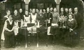 Sala sf.
Kvinnor på kurs i stickning, c:a 1916.