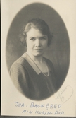 Ateljéporträtt av Ida Johansson (1889-1947), (född Backen 