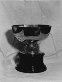Läkerol-cup inköpt hos .... för 190:-. Stockh& N.D.A;s Riksskyttetävling 25/10 1939. 
Vinnare! Kungsholmens Skytteförening, lag ........