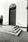 Porten till Hälleberga kyrka innan den brann ned 1976.