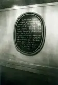 Minnestavla i Hälleberga kyrka, innan den brann ned 1976. Inskription: 